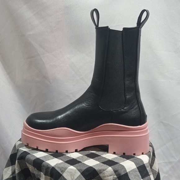 Women's Azalea Wang Black and Pink Boots - Picture 5 of 8